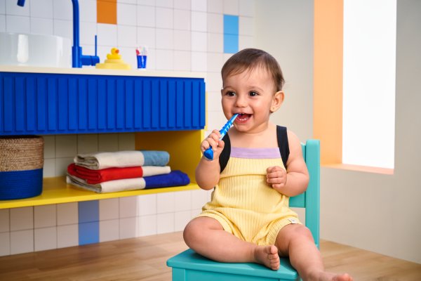 Zdrav nasmeh od prvega dne: ustno zdravje pri nosečnicah in otrocih
