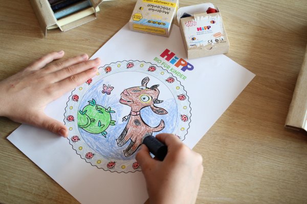 Okrogli trebu&scaron;čki blog: Malček ustvarja z najbolj&scaron;imi vo&scaron;čenkami